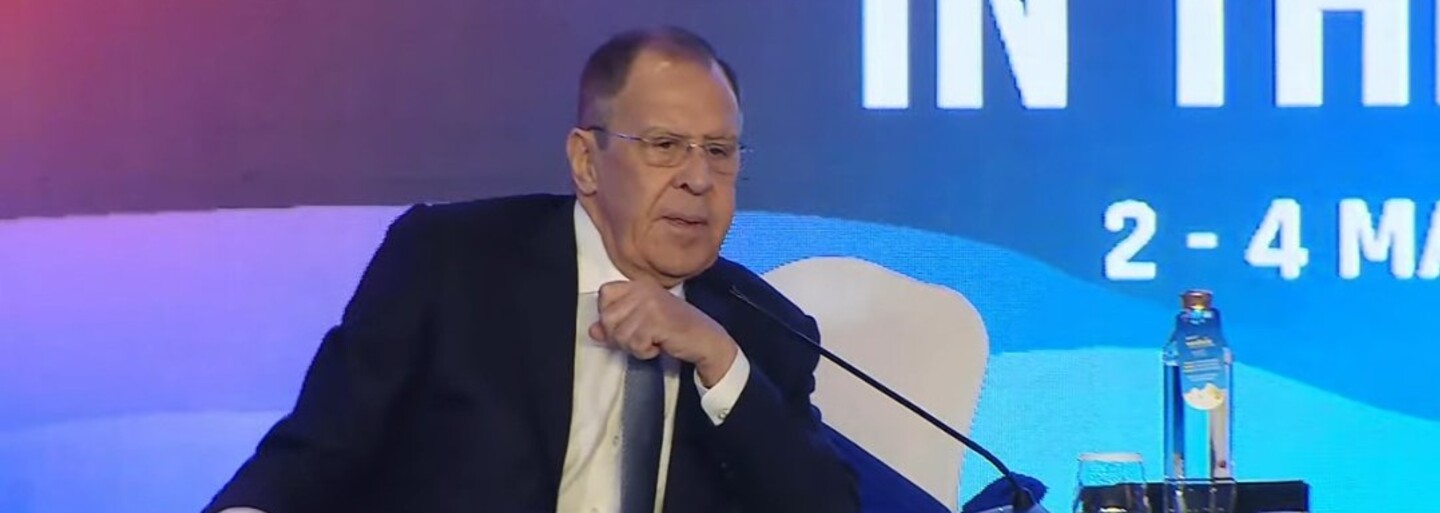 VIDEO: Takto se Lavrovovi vysmál plný sál, když prohlásil, že Ukrajina zaútočila na Rusko. Z Moskvy chtěl udělat oběť Západu