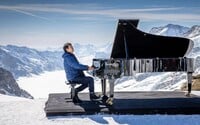 VIDEO: Takto vypadá hra na piano v 3 454 metrech nad mořem