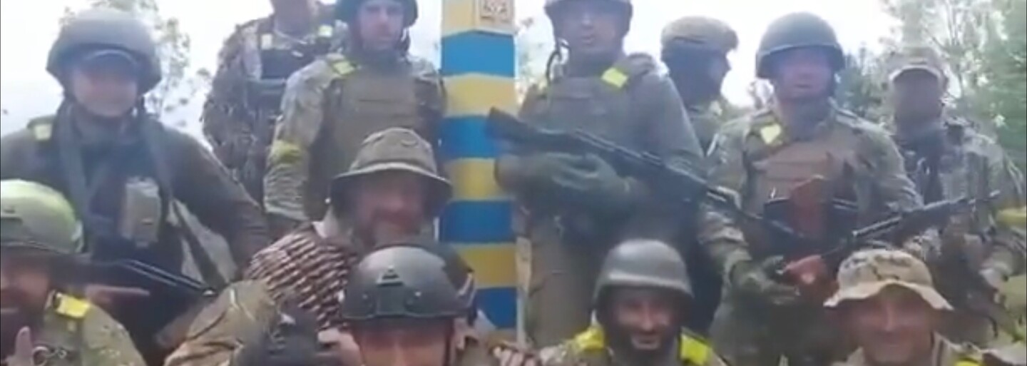 VIDEO: Ukrajinci vytlačili Rusov pri Charkove až na hranicu. „Došli sme sem, pán prezident, sme tu, sme na hraniciach,“ hlásia