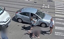 Video: V Brně se řidiči začali mlátit přímo uprostřed rušné křižovatky