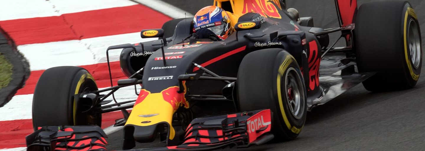 VIDEO: Verstappen a Hamilton se srazili, hrozivá nehoda mohla skončit velmi špatně