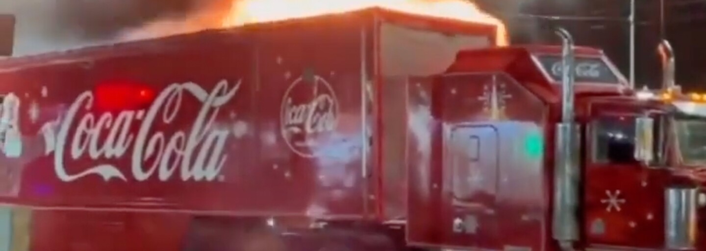 VIDEO: Vianočný kamión Coca-Cola v Rumunsku zachvátili plamene