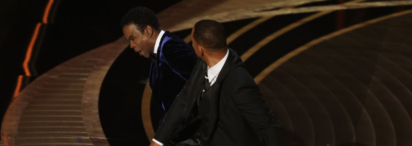 VIDEO: Will Smith během Oscarů udeřil do tváře Chrise Rocka, protože vtipkoval o jeho ženě