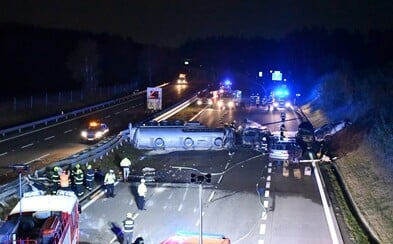 Video zachycuje nehodu cisterny s olejem na D1, při které uhořel člověk Video zachycuje nehodu cisterny s olejem na D1, při které uhořel člověk