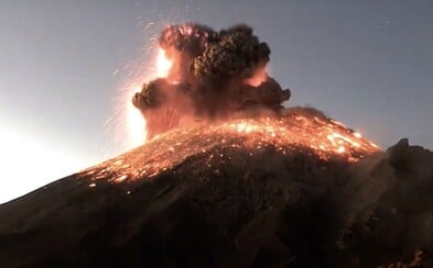 Video zachycuje explozi sopky Popocatépetl, kouř sahá do výšky tří kilometrů Video zachycuje explozi sopky Popocatépetl, kouř sahá do výšky tří kilometrů