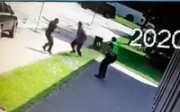 VIDEO: Zveřejnili záznam, který zachycuje, jak dva mladí policisté zpacifikovali útočníka z Vrútek