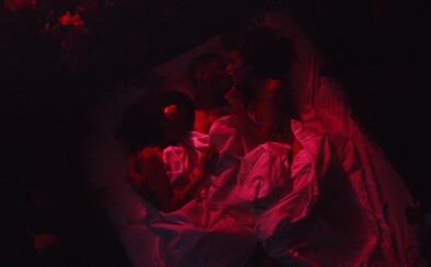 Videoklip na Kid Cudiho song Frequency nás zoberie do temného lesa plného tých správnych frekvencií Videoklip na Kid Cudiho song Frequency nás zoberie do temného lesa plného tých správnych frekvencií