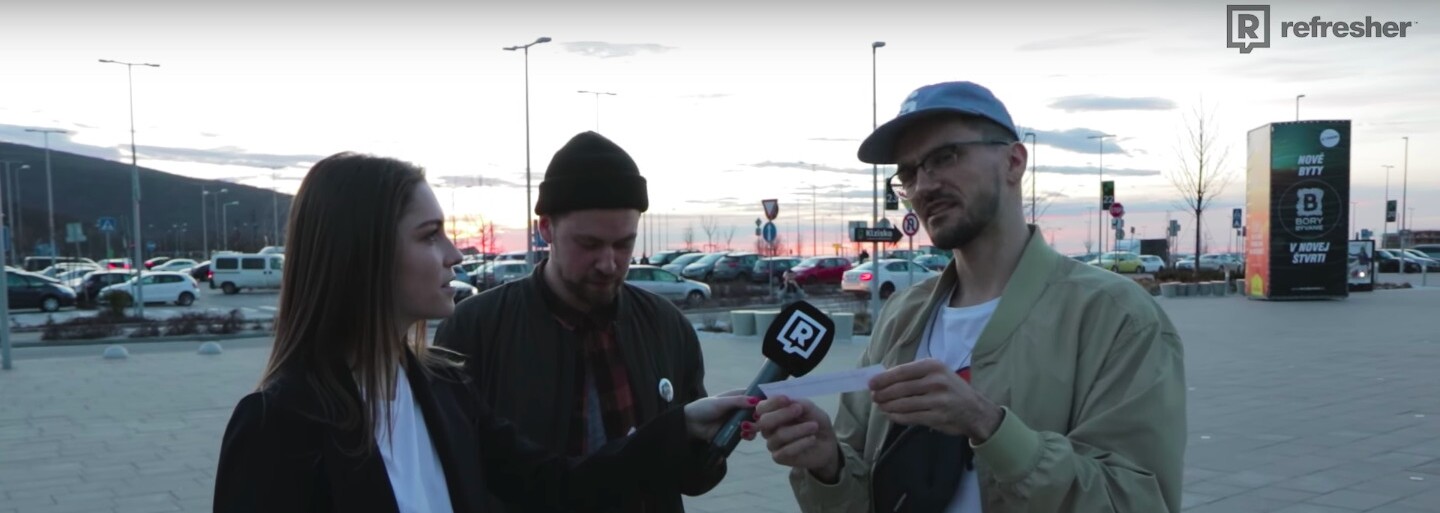 Vieš, koľko prstov majú postavy v Simpsonovcoch? V ulicach sme zisťovali, ako dobre poznajú Slováci známe filmy a seriály (Anketa)
