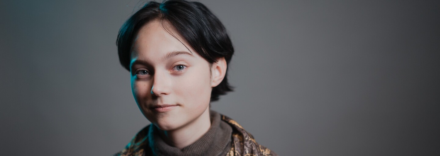 Viky vytvořilo nebinární příručku: Už mě nebavilo dokola odpovídat na tytéž otázky. Coming out jsem mělo i ve škole (Rozhovor)