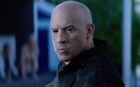 Vin Diesel je Bloodshot. V akčnom traileri mu odstrelia tvár, no nanoboti ho uzdravia a on zabíja ďalej