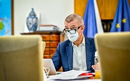 Vláda bude diskutovat o rozvolňování nejdříve až po Velikonocích, řekl Babiš