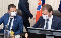 Vláda chystá veľké prepúšťanie. Tisícky úradníkov prídu o miesta v rámci uťahovania opaskov