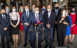 Vláda si vytvorila tajný zoznam svojich nepohodlných poslancov. Tento nás kritizoval 21-krát, tamten 18-krát, píše sa v ňom