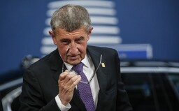 Vláda uvolní 1,1 miliardy na odměny záchranářům. Každý dostane 40 tisíc za měsíc, vážíme si jich, napsal Babiš