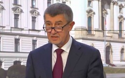 Vláda vyhlásila zákaz volného pohybu osob v Česku. Když kvůli vám někdo umře, budete si to celý život vyčítat, varoval Hamáček