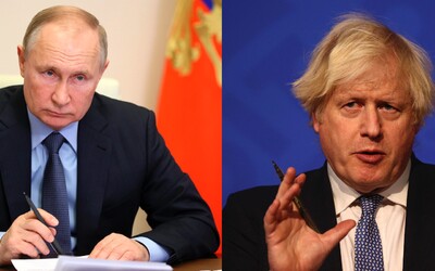 Vladimir Putin chce okamžité jednání o plánech NATO na Ukrajině. Britský premiér Boris Johnson vyzývá k diplomatickému řešení 