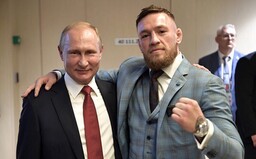 Vladimir Putin dal otestovat whisky Conora McGregora na přítomnost jedu. Bojovník mu daroval první vyrobenou láhev