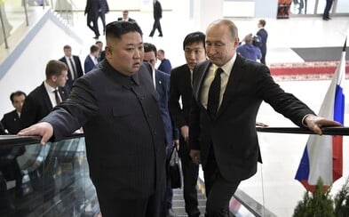 Vladimir Putin vyznamenal severokorejského diktátora Kim Čong-una Vladimir Putin vyznamenal severokorejského diktátora Kim Čong-una