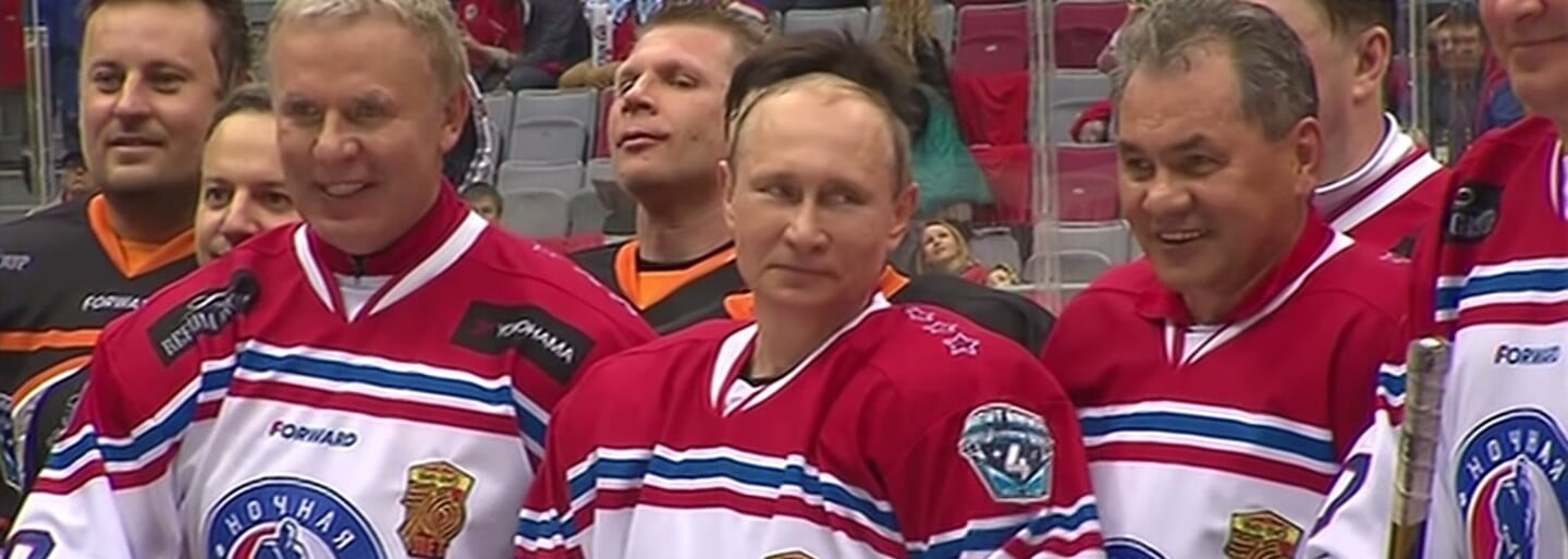 Vladimír Putin opäť zatienil veľké hokejové legendy v tradičnom exhibičnom zápase