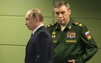 Vladimir Putin robí vo vojne na Ukrajine operačné a taktické rozhodnutia na úrovni plukovníka či generála