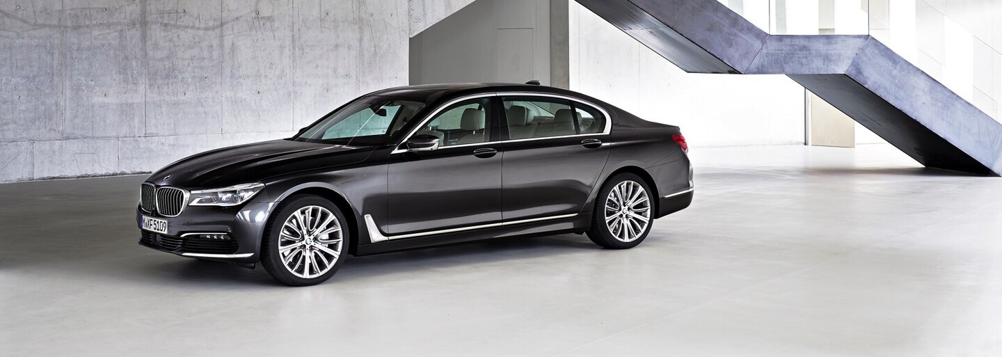 Vlajková loď BMW konečne odhalená aj oficiálne. Nový rad 7 je ľahší, luxusnejší a prepchatý vychytávkami