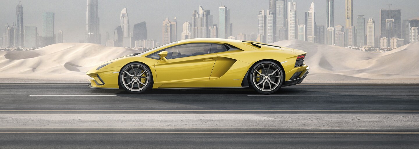 Vlajková loď Lamborghini prošla modernizací. Nový Aventador S má až 740 koní a natáčení zadních kol!