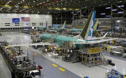 Vlastnú rodinu by sme v ňom letieť nenechali - písali si konštruktéri. Boeing zverejnil internú správu