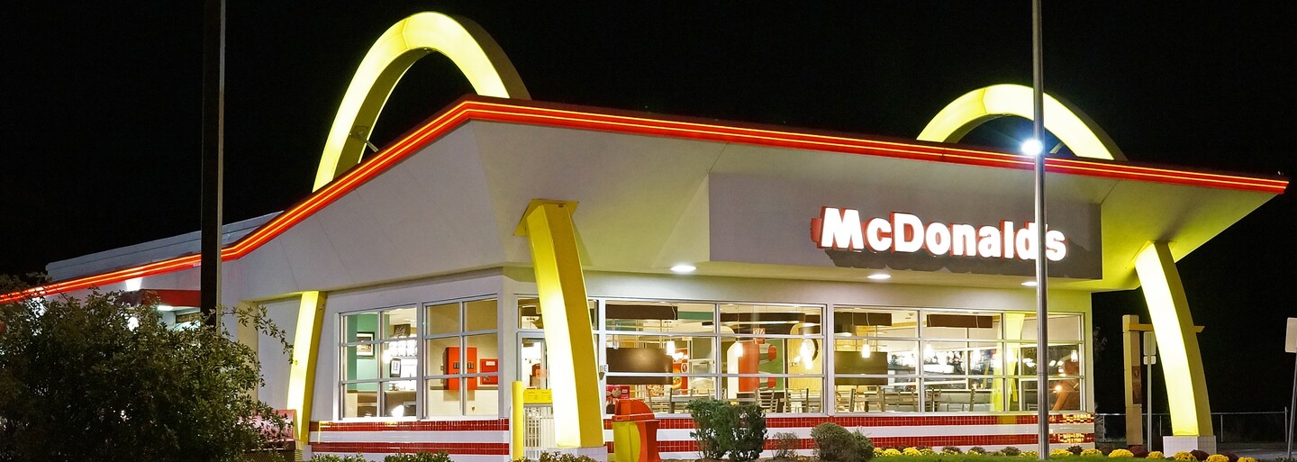 Vo filme s oscarovým potenciálom si Michael Keaton zahrá Čechoslováka, ktorý vytvoril z McDonald's miliardovú značku