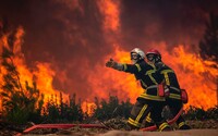 Vo Francúzsku a Portugalsku vypukli nové lesné požiare. Meteorológovia vydali výstrahu pred teplotami nad 40 stupňov