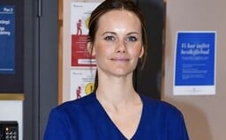 Vo Švédsku sa o pacientov s koronavírusom stará aj princezná Sofia. Pomáha priamo na oddelení nemocnice