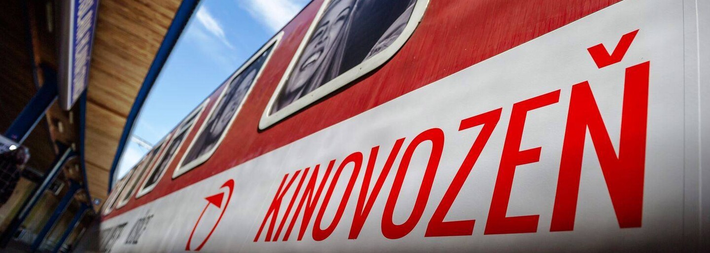 Vo vlakoch ZSSK sa na trase z Bratislavy do Košíc budú premietať filmy. Užiť si tak cestu môžeš s pukancami v pohodlnom tulivaku