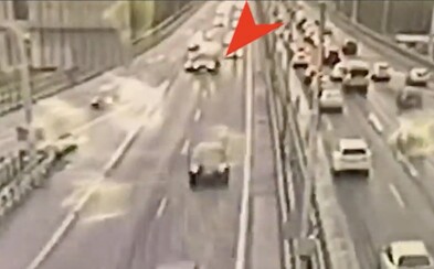Vodič sanitky vrazil na bratislavskom obchvate do vozidla a z miesta ušiel. Policajti ho po pár hodinách vypátrali Vodič sanitky vrazil na bratislavskom obchvate do vozidla a z miesta ušiel. Policajti ho po pár hodinách vypátrali