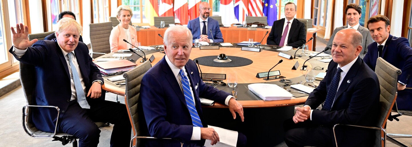 Vojna na Ukrajine sa môže čoskoro zvrátiť v prospech Kyjeva, predpovedajú Macron a Johnson