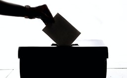 Volby on-line: Prezidentské volby právě začaly, Babiš i Zeman mají odvoleno