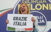 Voľby v Taliansku zrejme vyhrá ultrapravicová strana Bratia Talianska. Europoslanec od Le Penovej hovorí o „lekcii pokory“ pre EÚ