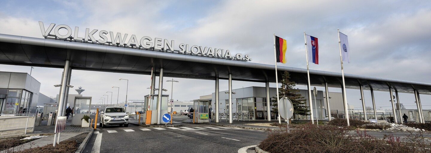 Volkswagen plánuje spustit výrobu v Německu, Hyundai už v Česku vyrábět začal