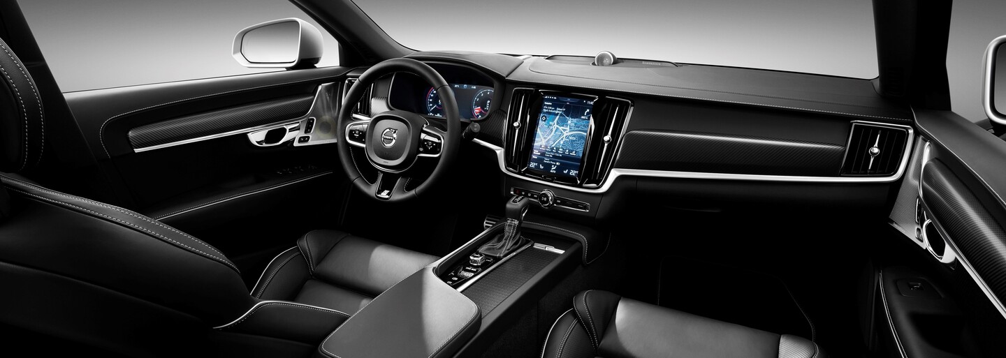 Volvo opticky priostruje svoje luxusné vlajkové lode S90 a V90 paketmi R-Design