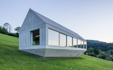 Vůně lesa a architektonická moderna v jednom? I takové je bydlení na úpatí pahorků v Polsku Vůně lesa a architektonická moderna v jednom? I takové je bydlení na úpatí pahorků v Polsku
