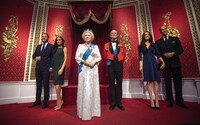 Voskové figuríny princa Harryho a Meghan presunuli medzi celebrity, vraj to odráža ich odchod z kráľovskej rodiny