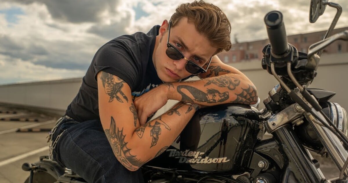 Simon Opp je nová tvář českého fresh rocku: „Upadá tu muzikantské řemeslo. Všechno je teď strašně počítačové, a to já nechci.“