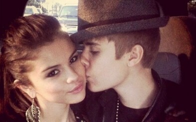Vrátila se už Selena Gomez k Justinu Bieberovi? Paparazzi je nachytal ruku v ruce na romantické procházce Vrátila se už Selena Gomez k Justinu Bieberovi? Paparazzi je nachytal ruku v ruce na romantické procházce