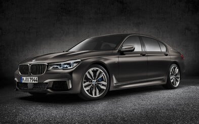 Vrcholná limuzína od BMW oficiálne odhalená. M760Li má V12-ku z Rolls-Roycu a 600 koní! Vrcholná limuzína od BMW oficiálne odhalená. M760Li má V12-ku z Rolls-Roycu a 600 koní!