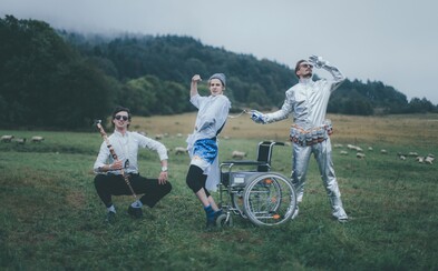 Vše, co předvádějí, vymýšlejí přímo na jevišti. Trio IMPRA vyrazilo na tour po České republice Vše, co předvádějí, vymýšlejí přímo na jevišti. Trio IMPRA vyrazilo na tour po České republice