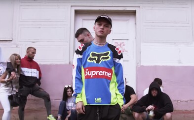 Všetci chcú Egovu Off-White mikinu a Dalybov Supreme dres. Ľudí sme sa pýtali, ktoré kúsky slovenských raperov sú najkrajšie Všetci chcú Egovu Off-White mikinu a Dalybov Supreme dres. Ľudí sme sa pýtali, ktoré kúsky slovenských raperov sú najkrajšie