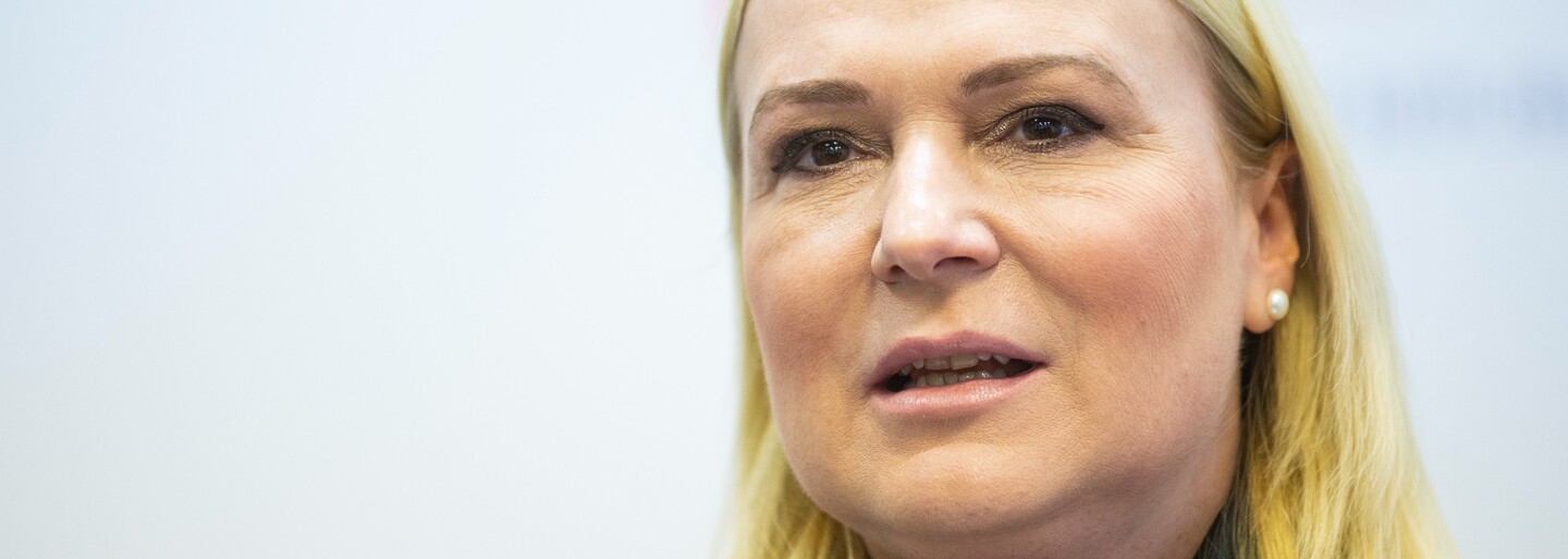 Vtípek střídá ach jo. Reakce ministryně Černochové v pořadu České televize baví sociální sítě