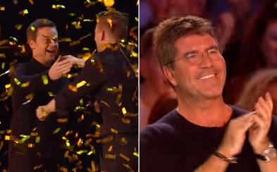 Vtipného kúzelníka s tequilou poslali v talentovej šou zlatým bzučiakom až do semifinále! Ani Simon Cowell neskrýval svoj pobavený úsmev Vtipného kúzelníka s tequilou poslali v talentovej šou zlatým bzučiakom až do semifinále! Ani Simon Cowell neskrýval svoj pobavený úsmev