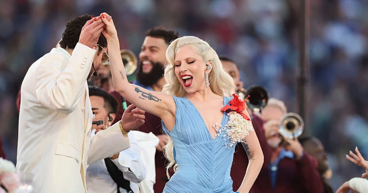 Kulturní odkaz Bad Bunnyho, svatba na pódiu či rychlá hymna: 10 momentů ze Super Bowlu, které válcují sítě