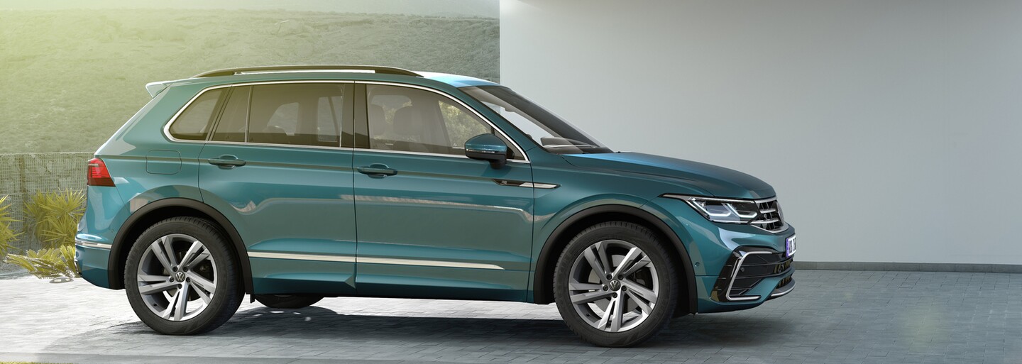 VW vynovil najúspešnejší model koncernu. Tiguan je krajší, modernejší, hybridný a prichádza aj ako 320-koňové R
