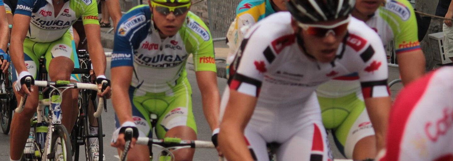 Vybi si zlosť z diskvalifikácie Peťa Sagana v chytľavej slovenskej hre. Ak budeš klikať dostatočne rýchlo, Mark Cavendish skončí na zemi