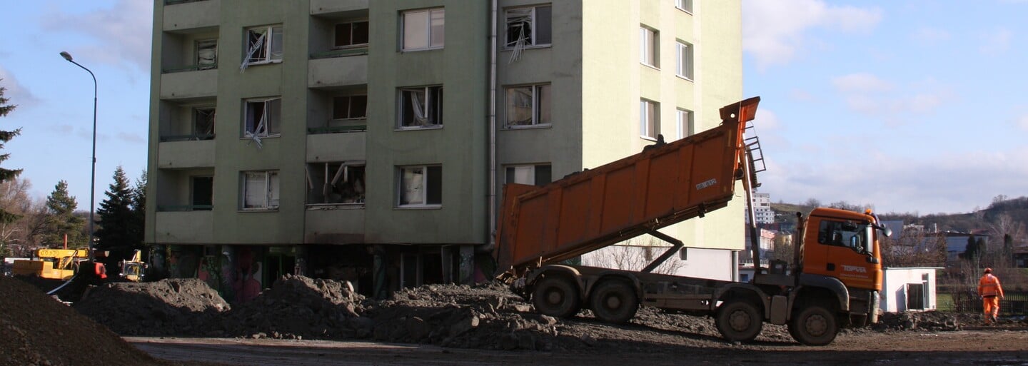 Výbuch plynu v Prešově: Demolice bytovky začíná, na cestě je český speciál, lidé poslali poškozeným už dva miliony eur